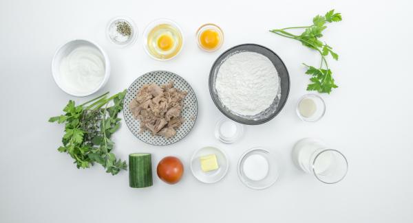 Disporre tutti gli ingredienti sul piano.