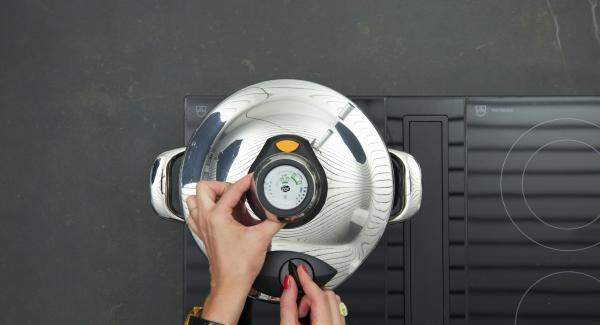 Chiudere l'unità con Secuquick. Inserire su Audiotherm un tempo di cottura di 3 minuti, applicarlo su Visiotherm e ruotarlo finchè compare il simbolo "soft". Chiudere l'unità con Secuquick. Inserire su Audiotherm un tempo di cottura di 3 minuti, applicarlo su Visiotherm e ruotarlo finchè compare il simbolo "soft".