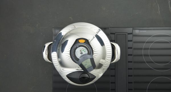 Al termine del tempo di cottura, posizionare l'unità su un supporto resistente al calore e attendere l'apertura di Secuquick. Al termine del tempo di cottura, posizionare l'unità su un supporto resistente al calore e attendere l'apertura di Secuquick.