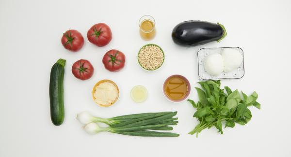Disporre tutti gli ingredienti sul piano.