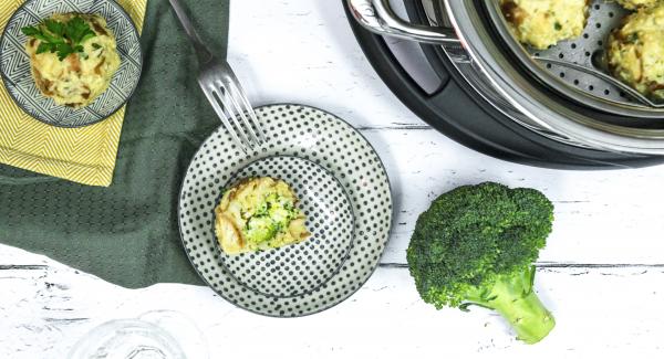 Canederli con broccoli e pinoli.