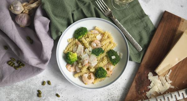 Fusilli con gamberi e verdure