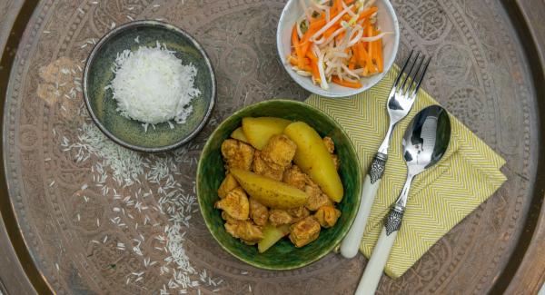 Pollo e patate al curry con riso