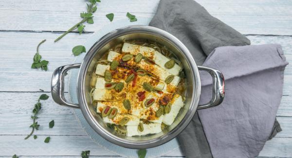 Pecorino al forno su letto di cipolle 