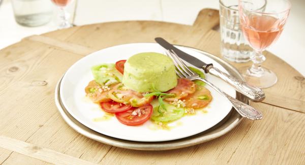 Mousse di asparagi su carpaccio di pomodori