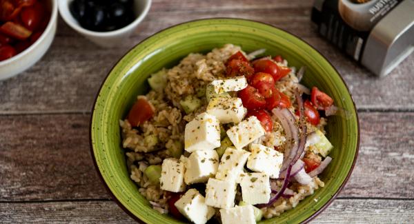 Insalata greca con carnaroli integrale