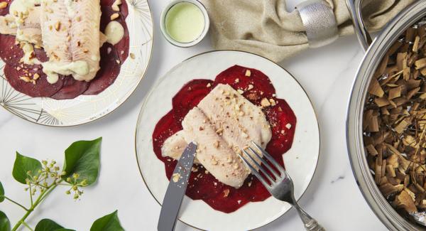 Filetto di trota affumicato su carpaccio di barbabietola