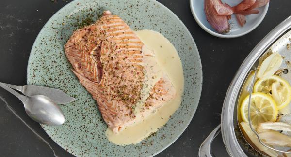Filetto di salmone con salsa olandese 