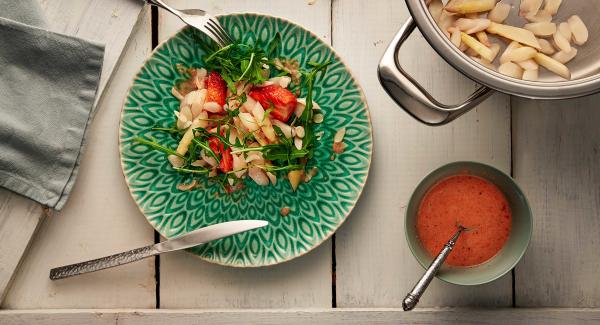 Insalata di asparagi e fragole 