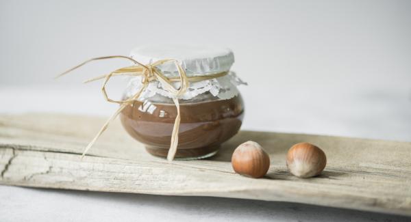 Crema di cioccolato e nocciole fatta in casa