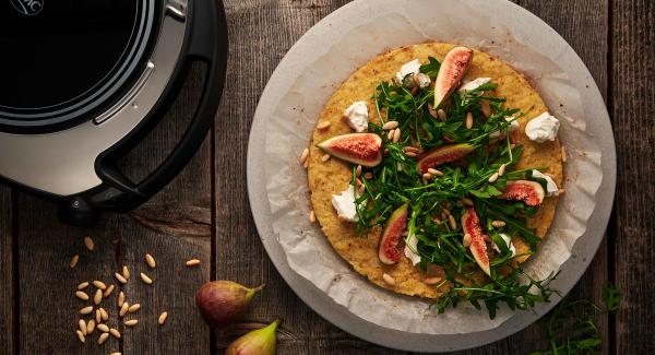 Pizza al cavolfiore con formaggio di capra