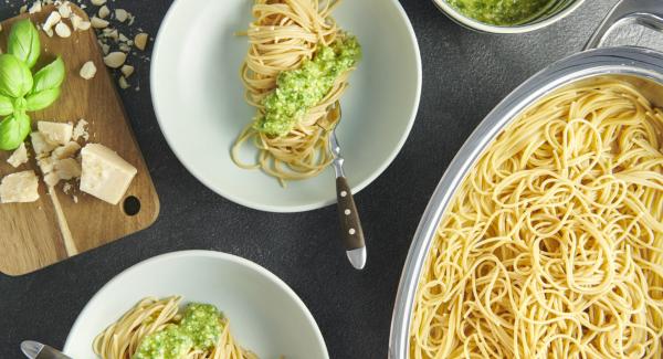 Spaghetti al pesto di macadamia