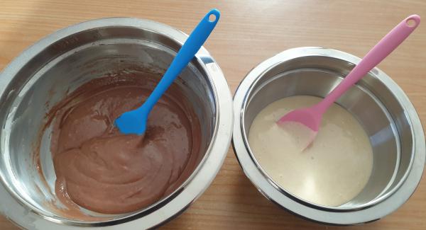 Trasferite metà del composto in un’altra bacinella e incorporate il cacao in polvere per ottenere un composto al cioccolato.